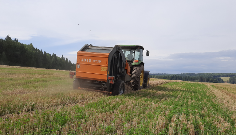 Пресс-подборщик JB15